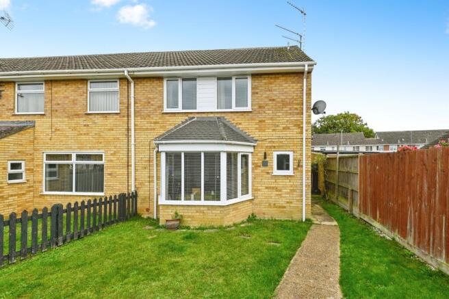 3 bed property, in Adam Close, £240,000