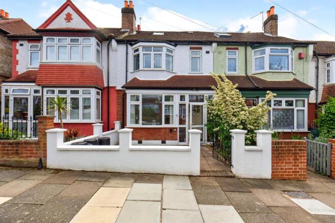 5 bed property, in Lingwell Road, £900,000