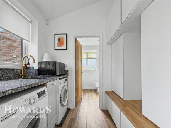 3 bed property, in Meadow Rise, £300,000