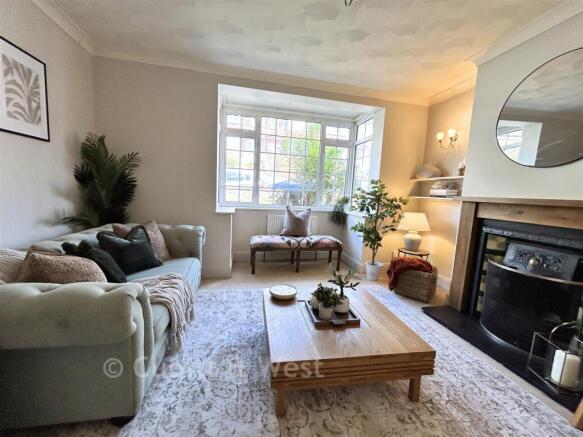 3 bed property, in Dudley Road, £480,000