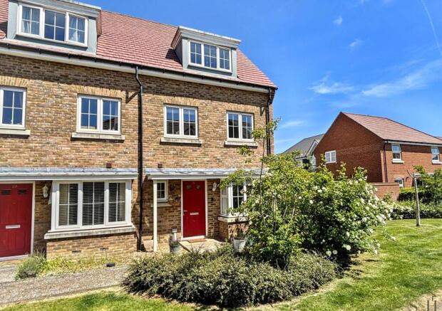 3 bed property, in Wagtail Walk, £375,000