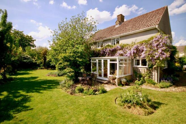 4 bed property, in Hankerton, £598,000