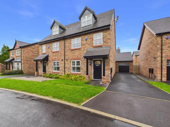 4 bed property, in Taylor Way, £500,000