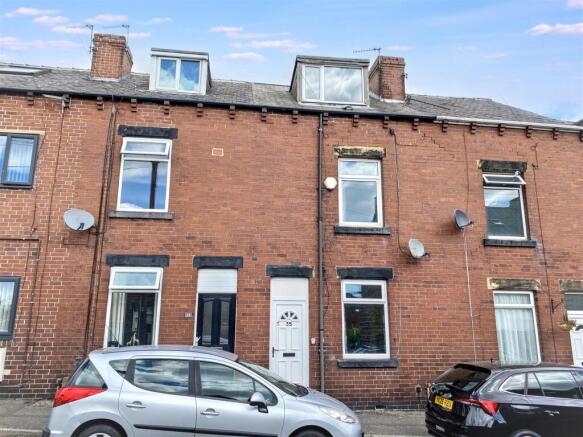 3 bed property, in Jackson Street, £90,000