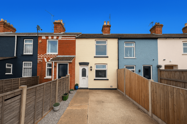 2 bed property, in Kirkley Run, £150,000