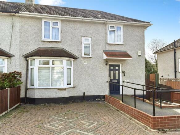 3 bed property, in Wendover Road, £450,000
