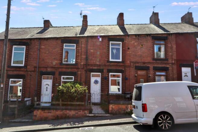 2 bed property, in Myrtle Road, £110,000