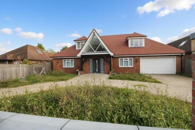 4 bed property, in Sandyhurst Lane, £575,000