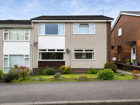2 bed property, in 19, £129,000
