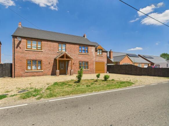 4 bed property, in Drove Road, £400,000