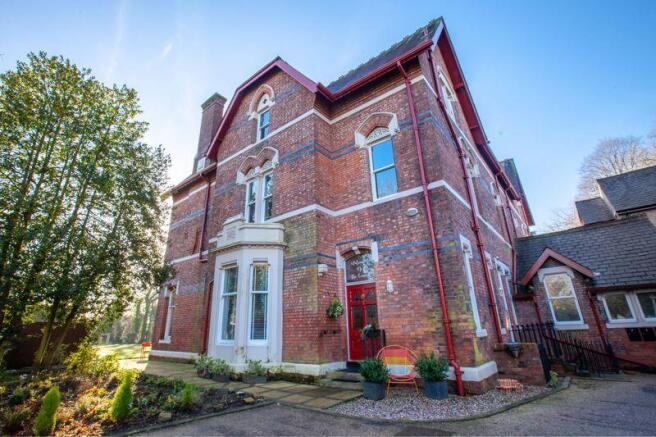 2 bed property, in 2 the Convent, £150,000