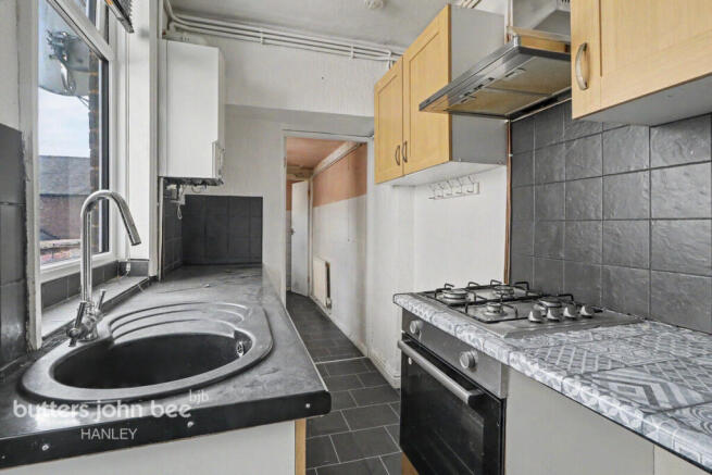 2 bed property, in Stoke-On-Trent ST6 4, £69,000