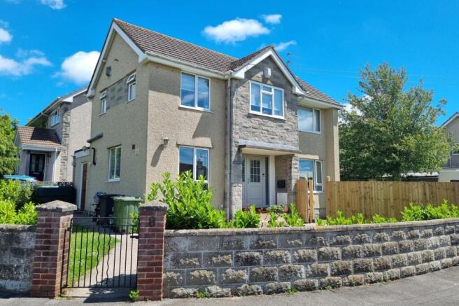 3 bed property, in Ashleigh Road, £425,000