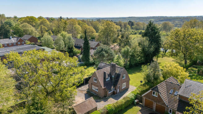 3 bed property, in Horns Road, £600,000
