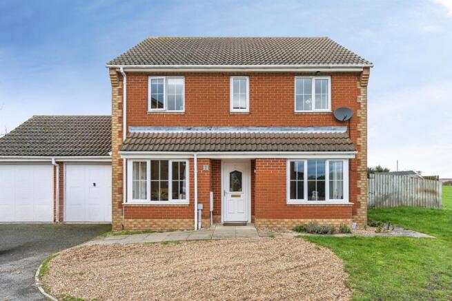 4 bed property, in Drovers Close, £350,000