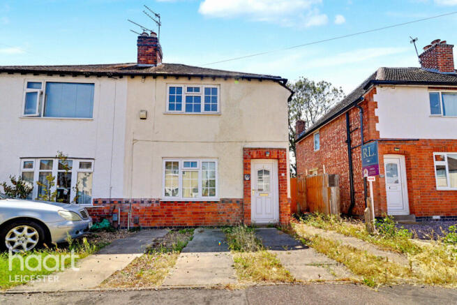 2 bed property, in Kingston Avenue, £200,000