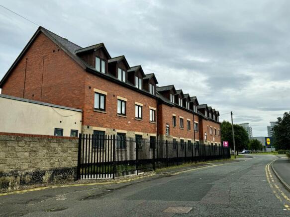 8 bed property, in Portobello Lane, £400,000