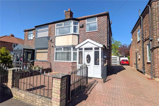 3 bed property, in Pearn Road, £305,000