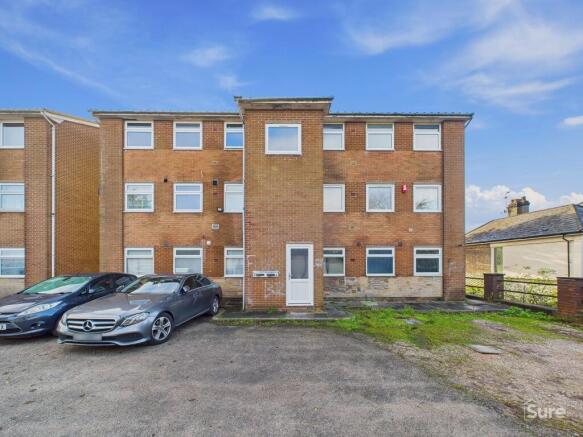 2 bed property, in Ashley Court, £75,000