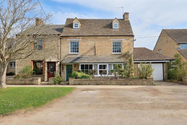 5 bed property, in High Street, £800,000