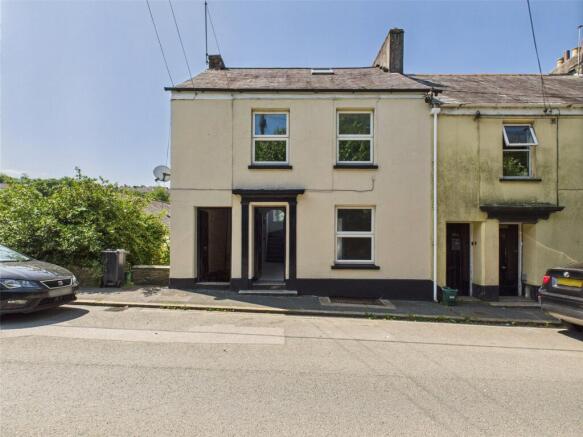 5 bed property, in Berrycoombe Road, £135,000