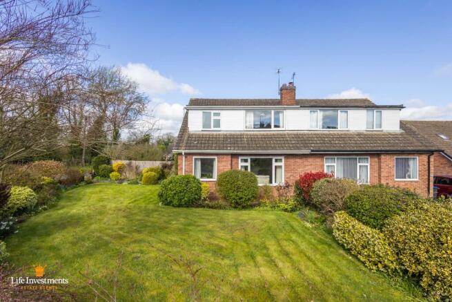 4 bed property, in Arnills Way, £320,000
