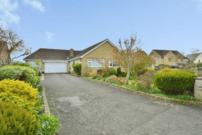 3 bed property, in School Lane, £575,000