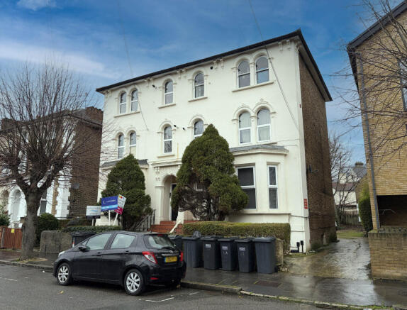 1 bed property, in Flat 2, £150,000