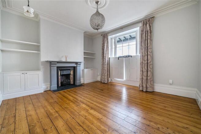 4 bed property, in Grosvenor Place South, £650,000