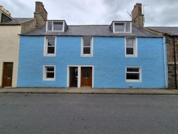 4 bed property, in 68 North Castle Street, £150,000