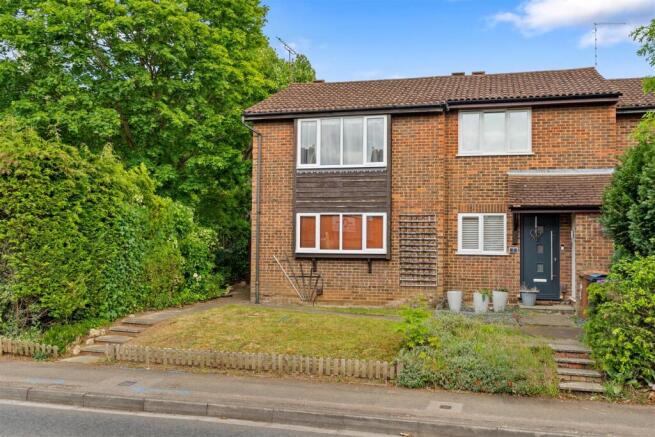 3 bed property, in Turpins Close, £400,000