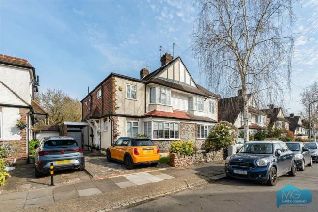4 bed property, in Great Bushey Drive, £1,000,000