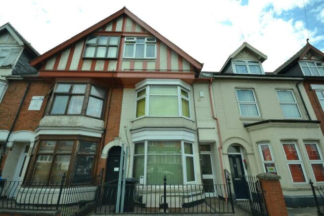 5 bed property, in East Park Road, £320,000
