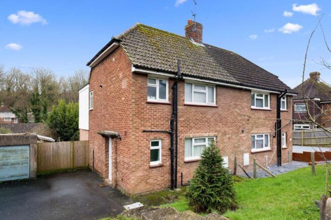 3 bed property, in Valley Road, £530,000