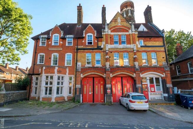 1 bed property, in 24 Sunbury Street, £240,000