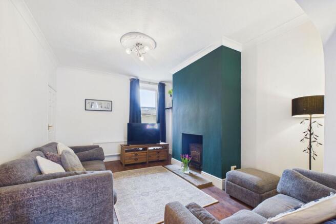 4 bed property, in Main Road, £180,000