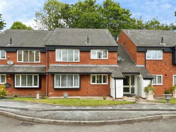 2 bed property, in St. Georges Crescent, £120,000
