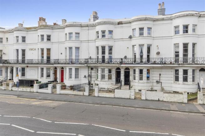 5 bed property, in Seaside, £375,000