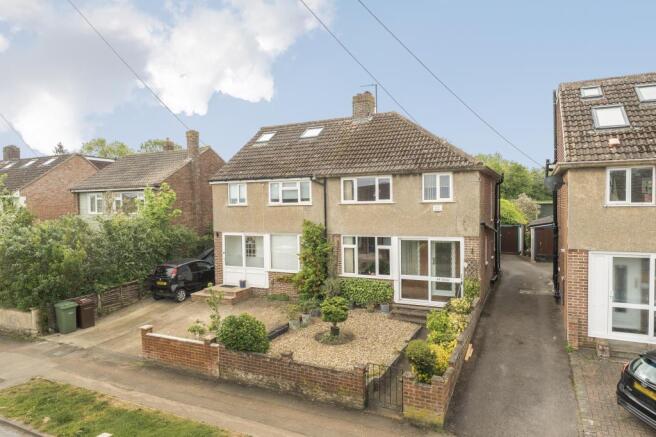 2 bed property, in Botley, £425,000