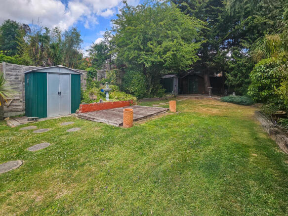 4 bed property, in Stoneyfields Gardens, £895,000