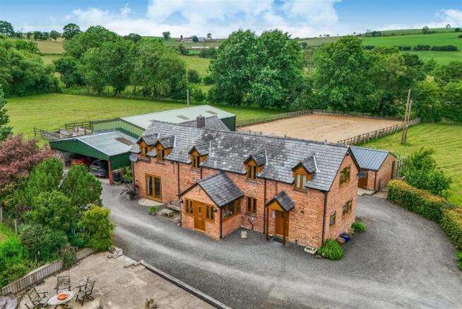 3 bed property, in Glyn Ucha, £600,000