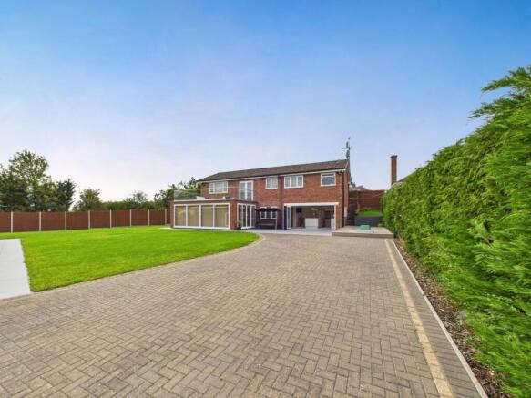 3 bed property, in Melbourne Drive, £575,000