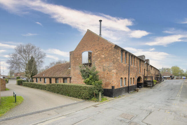 2 bed property, in The Maltings, £325,000