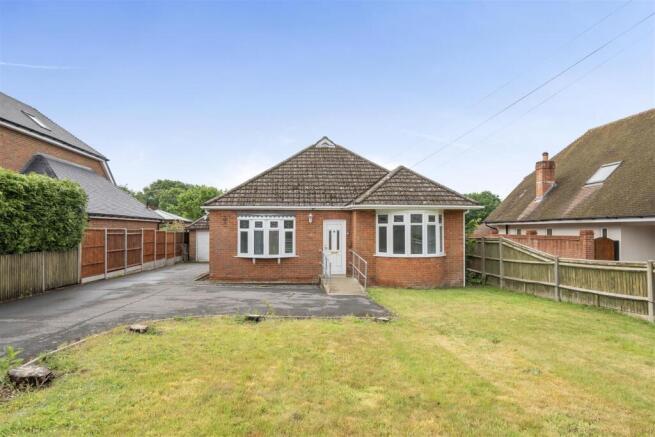 4 bed property, in Holly Hill Lane, £695,000