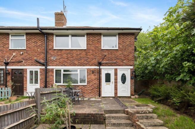 1 bed property, in Orchard Road, £215,000
