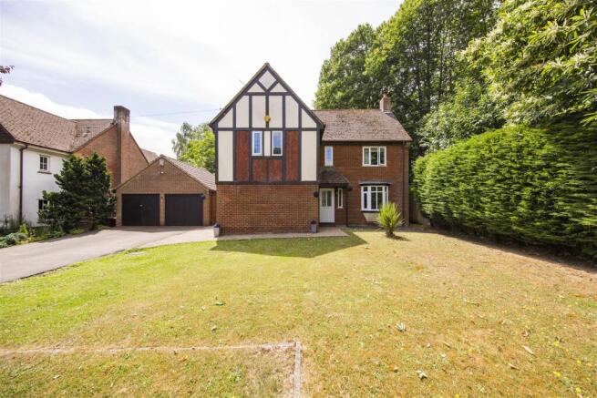 4 bed property, in Meteor Road, £825,000