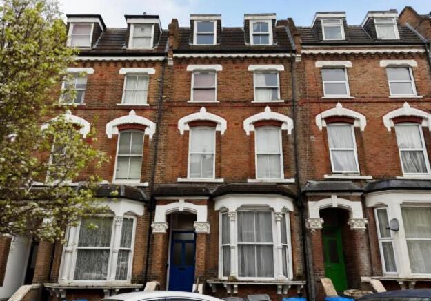 1 bed property, in 32D St Julians Road, £230,000