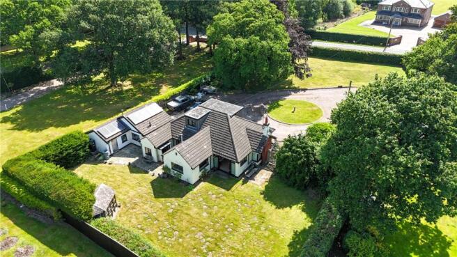 4 bed property, in Dunstan Lane, £600,000