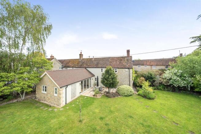 4 bed property, in Horsington, £750,000