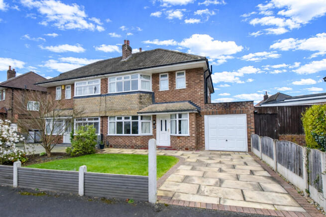 3 bed property, in Shawe Hall Avenue, £425,000